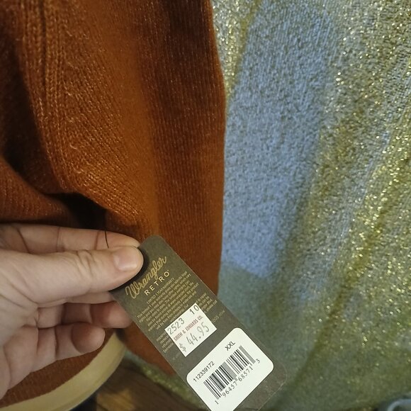 Plus Size Wrangler Retro Brown Horseshoe Cropped Sweater - Picture 6 of 7